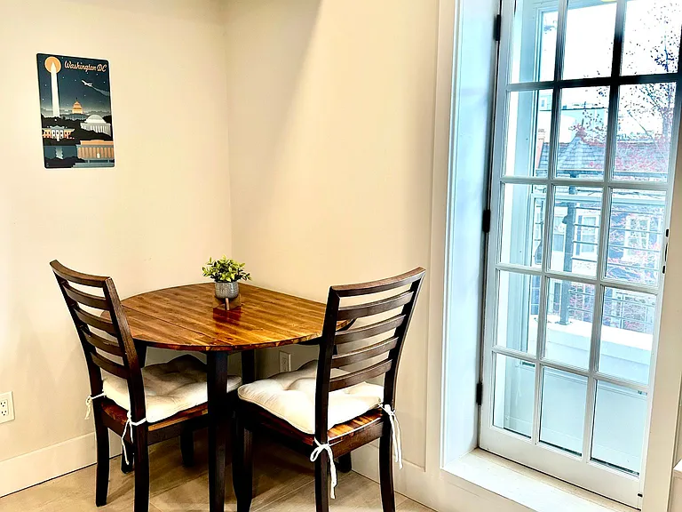 2556 University Pl NW #301 — Photo 7