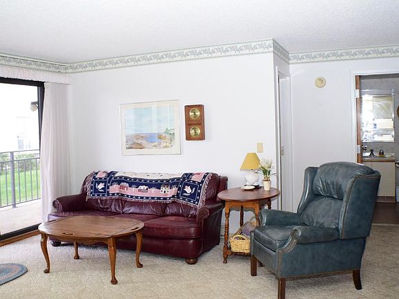 5th image of 205 E Grand Ave APT 1B