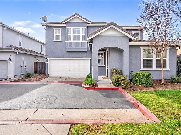 2nd image of 719 Courtyards Loop