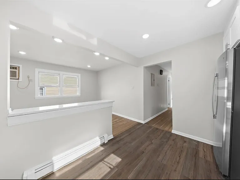 18 E 3rd St #2 — Photo 9