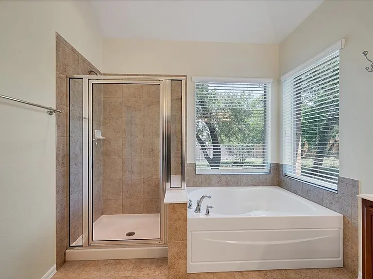 203 Raindance Cv — Photo 16