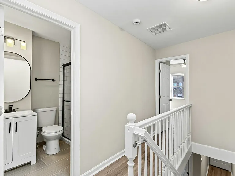 1118 W Hamburg St #MAIN — Photo 22
