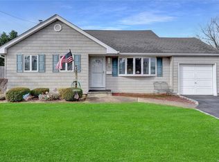 50 Eastgate Rd, Massapequa Park, NY 11762