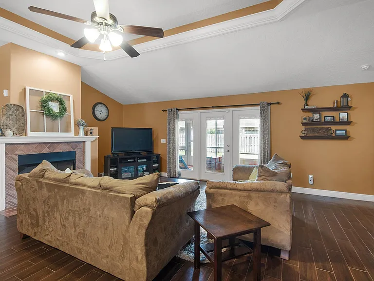 395 Camden Pass Ln — Photo 32