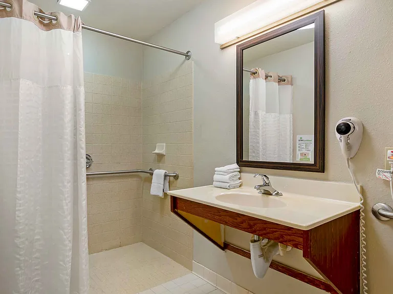 Deluxe Studio - 1 Full Bed