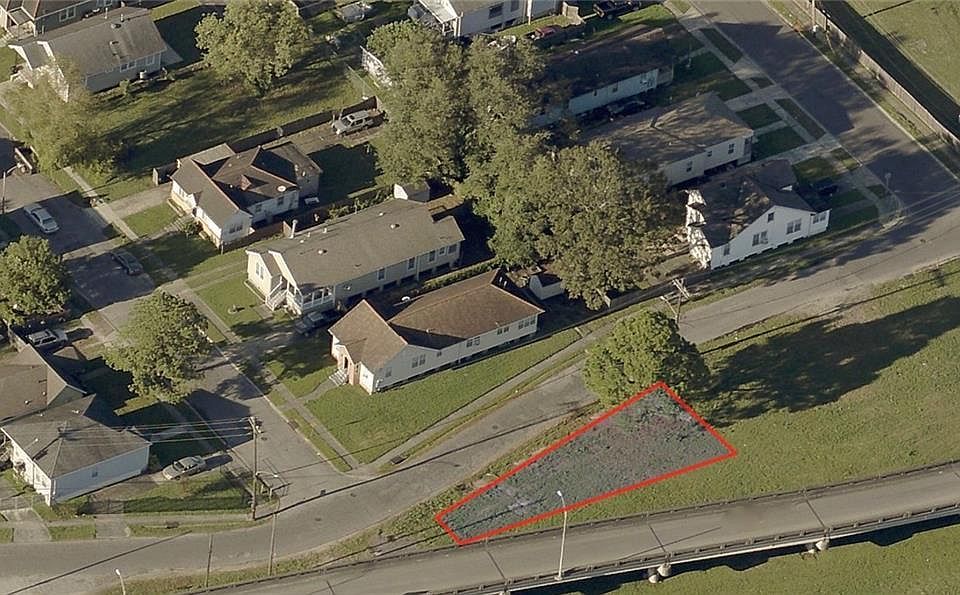 1st image of 2402 Bay St