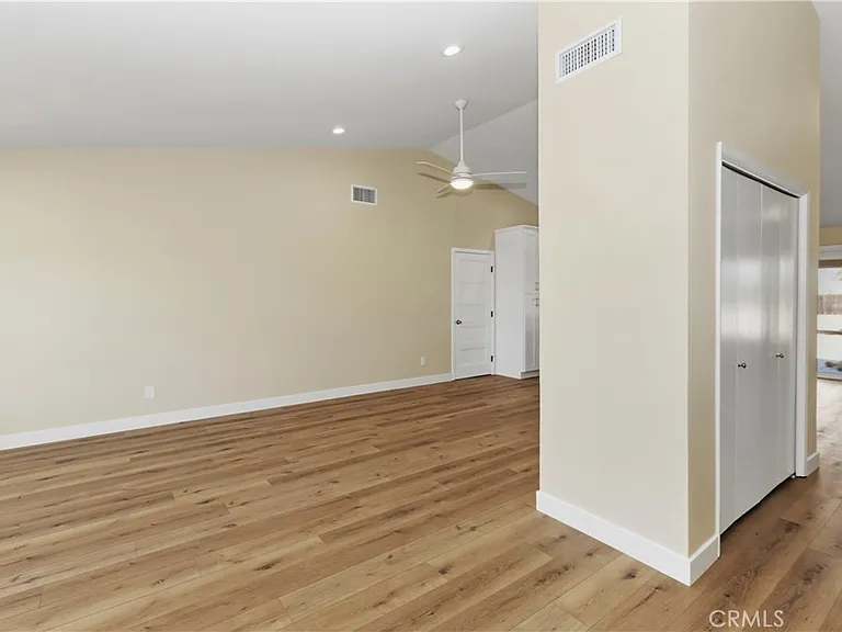 11471 Hollyvale Ave — Photo 8