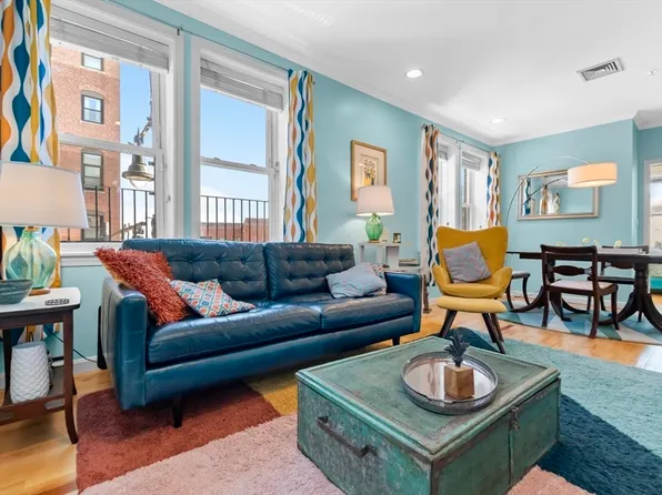464 Hanover St APT 2, Boston, MA 02113