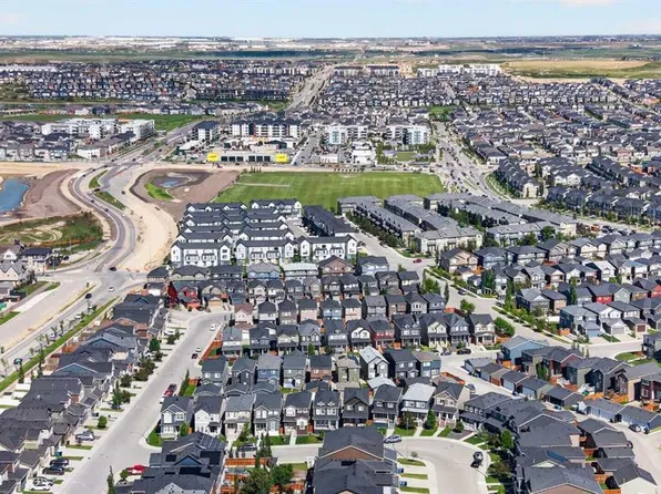 30 E Evanscrest Rise NW, Calgary, AB T3P 0R7