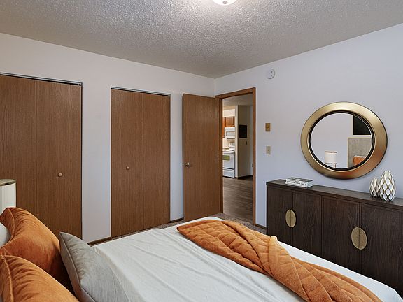 Fargo, ND Parkwood East and West Apartments | Bedroom
