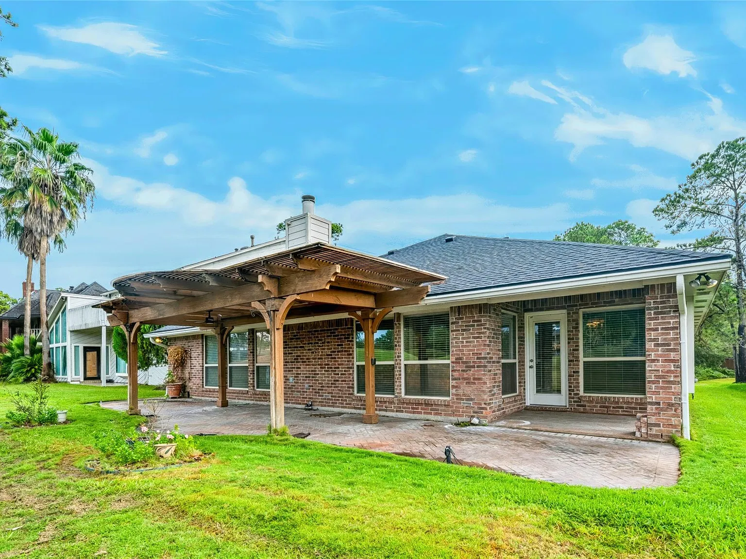 3 bed, 2.5 bath, 2568 sqft, $2,500 — Photo 4