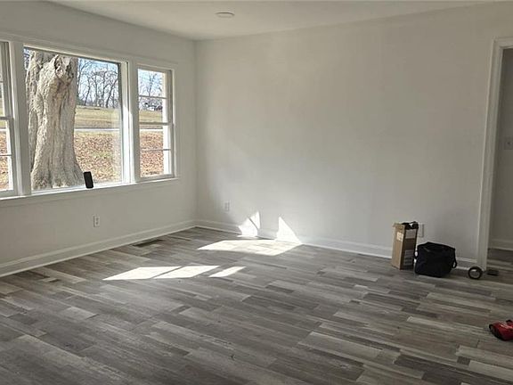 4th image of 5432 Ash St