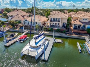 313 Harborside Cir, Kemah, TX 77565