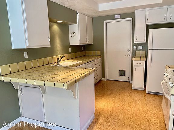 4th image of 615 Union Ave