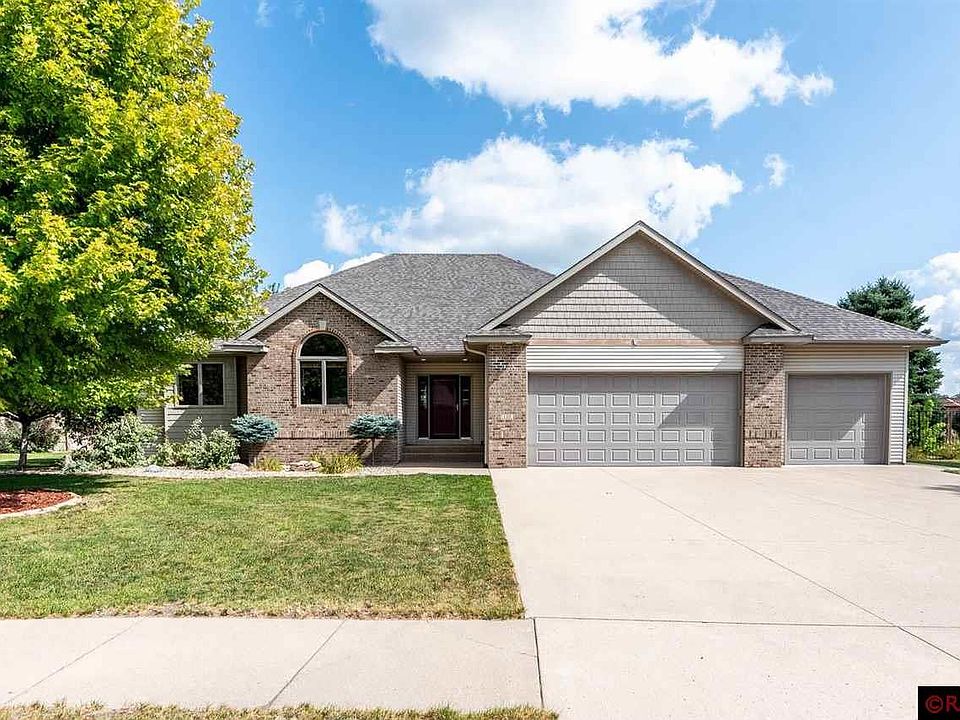 1st image of 129 Creekside Dr