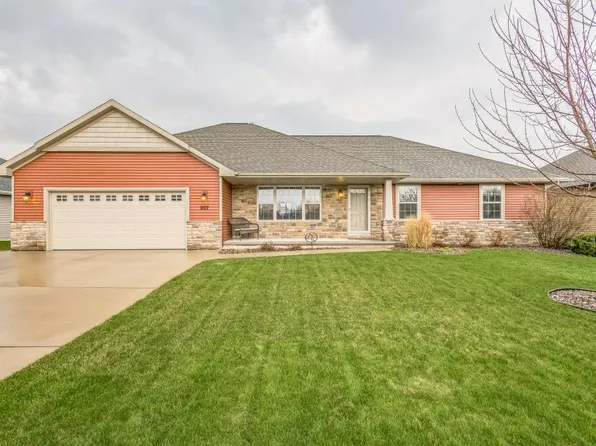 907 Lotus Trl, Menasha, WI 54952