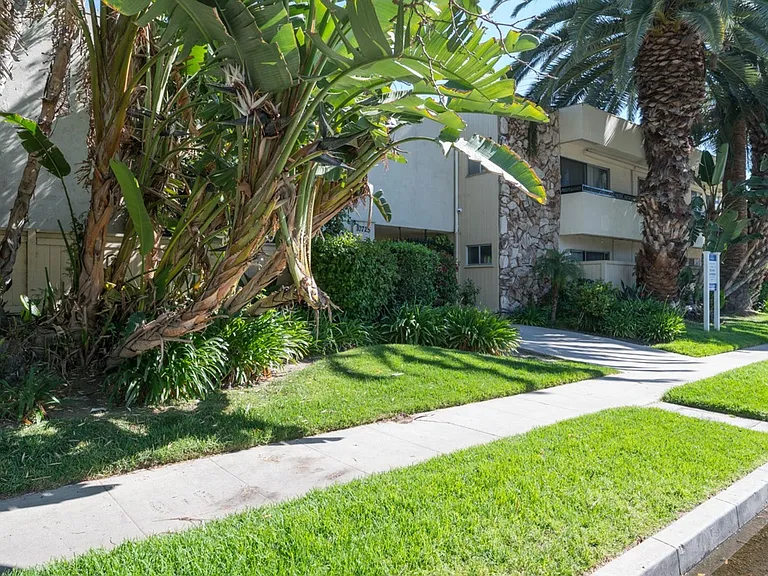10725 Acama St — Photo 1