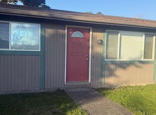 700 1st St SW #1-3, Bandon, OR 97411