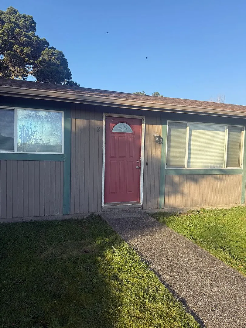 700 1st St SW #1-3 photo 1