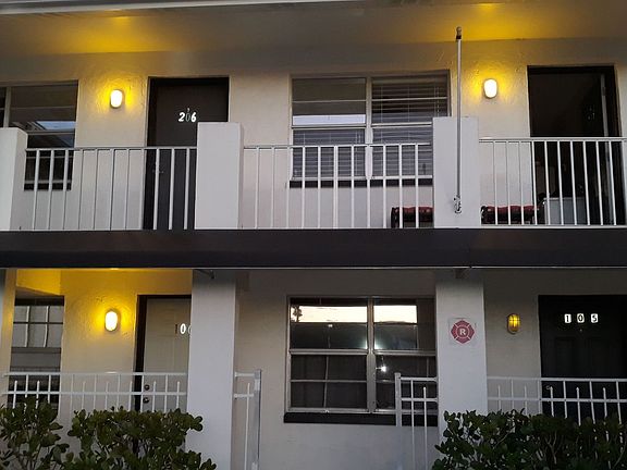 3rd image of 3817 Del Prado Blvd S #101