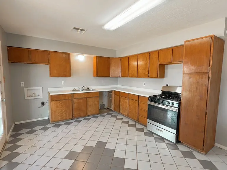 3619 Shell Ave — Photo 3