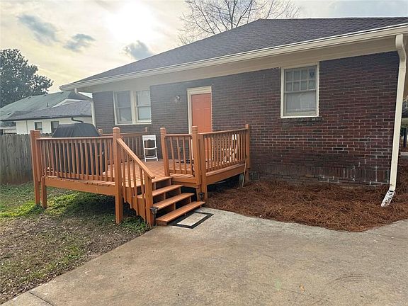 2nd image of 644 Holderness St SW