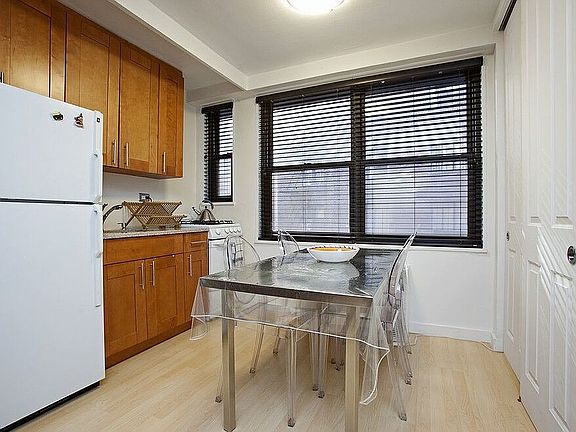 5th image of 305 E 40th St #5T