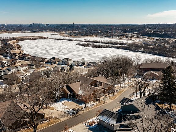 5th image of 700 Panorama Cir NW