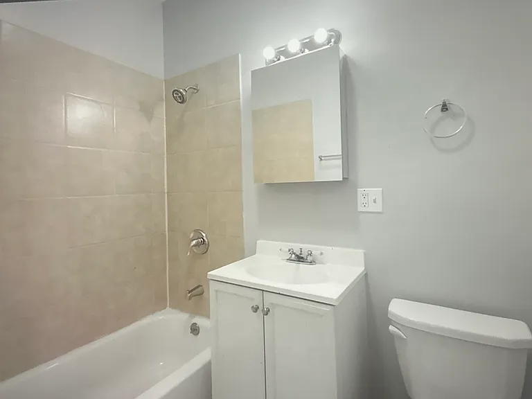 7322 N Damen Ave #2 — Photo 8