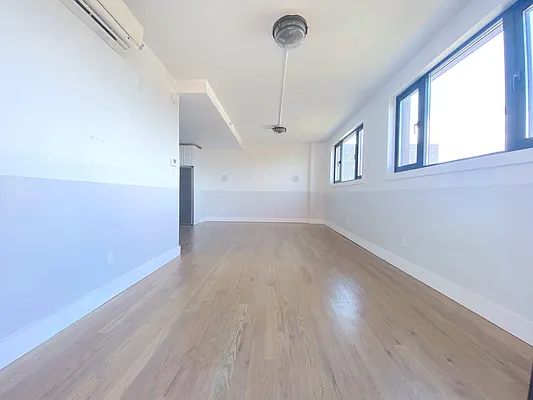 Rented by Nooklyn NYC LLC | media 128