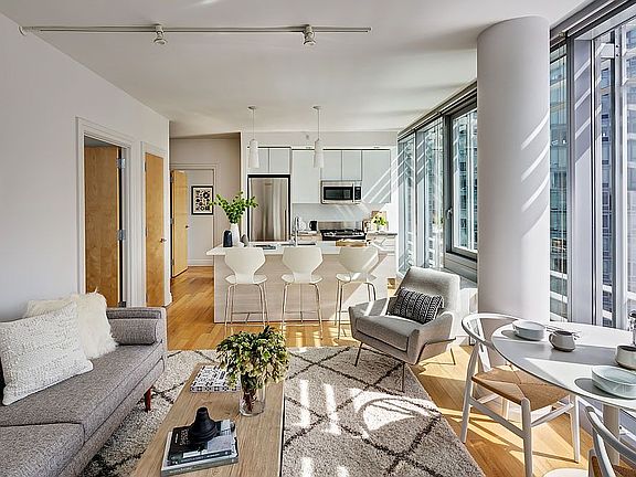 4th image of 550 W 54th St #1646