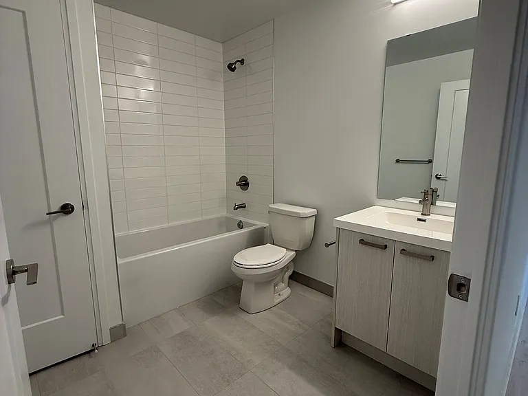 20 Soudan Ave #901 — Photo 15