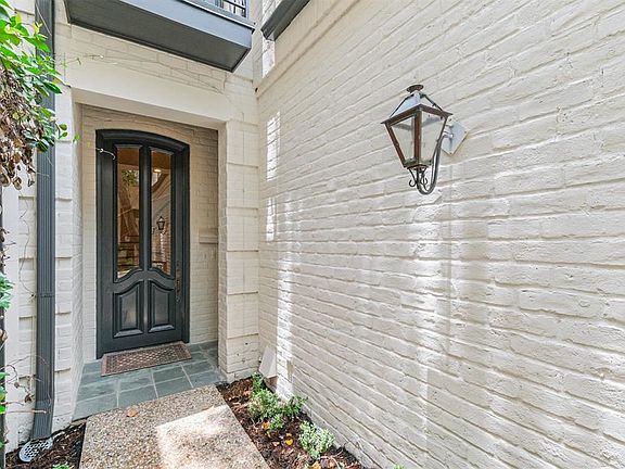 4th image of 10 S Briar Hollow Ln Unit 30