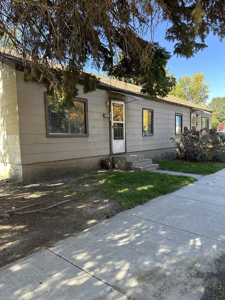 2 bed, 1.0 bath, 800 sqft, $825 — Photo 1