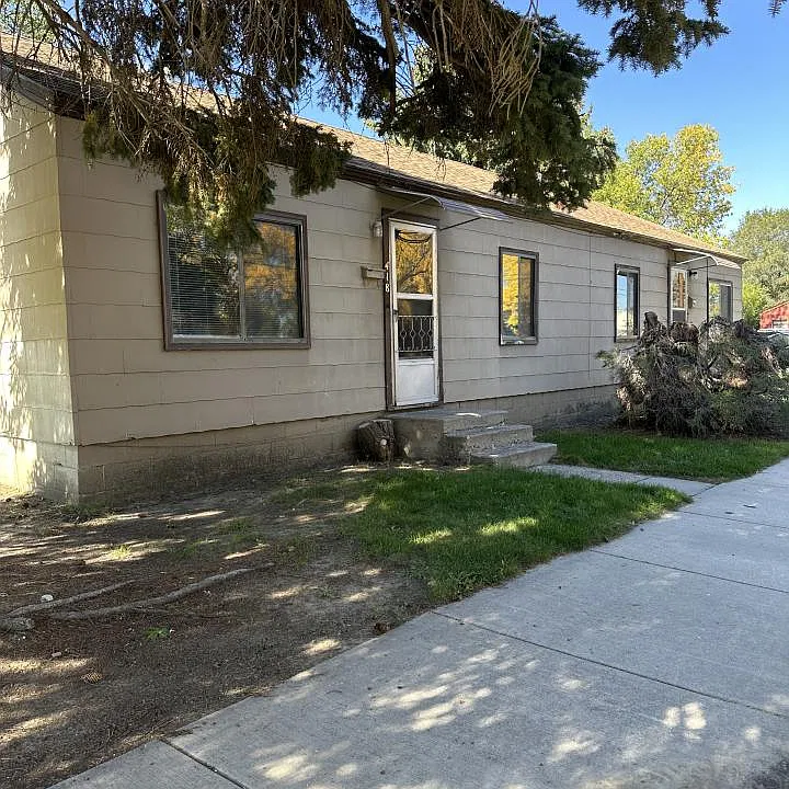 418 9th St W