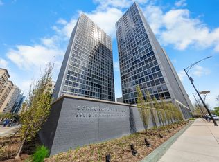 340 W Diversey Pkwy APT 715, Chicago, IL 60657