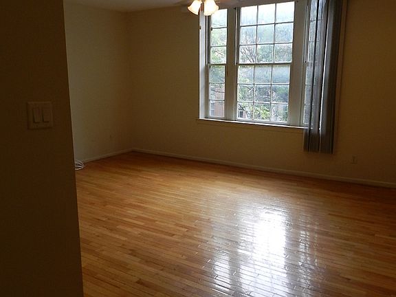 4th image of 931 Spruce St APT C