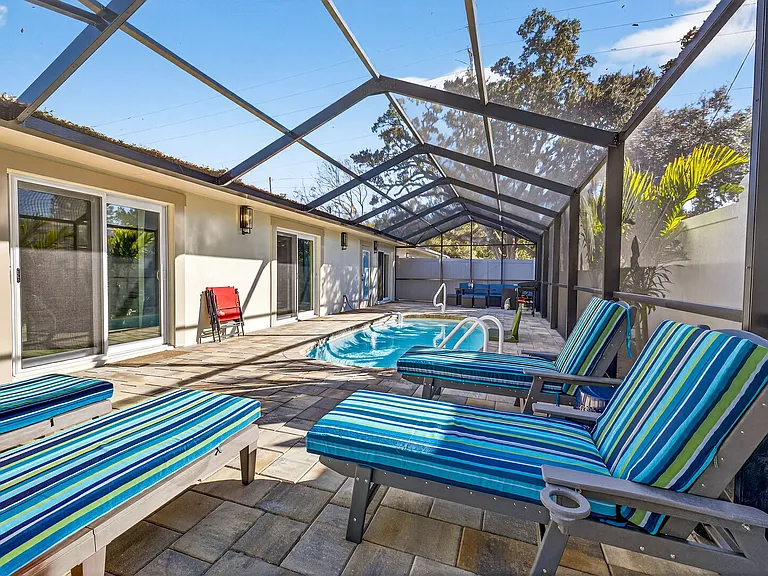 Gladys Cir — Photo 25