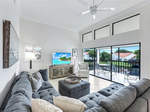 631 Beachwalk Cir, Naples, FL