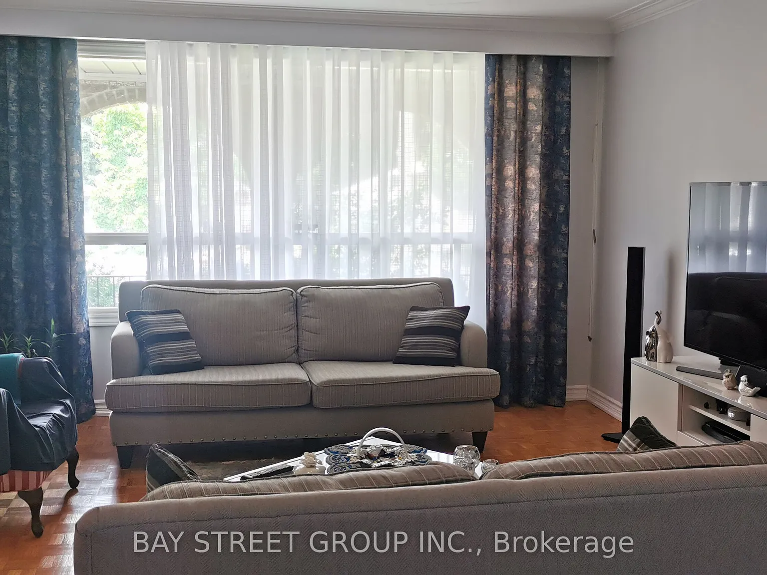 3 bed, $2,850 — Photo 2