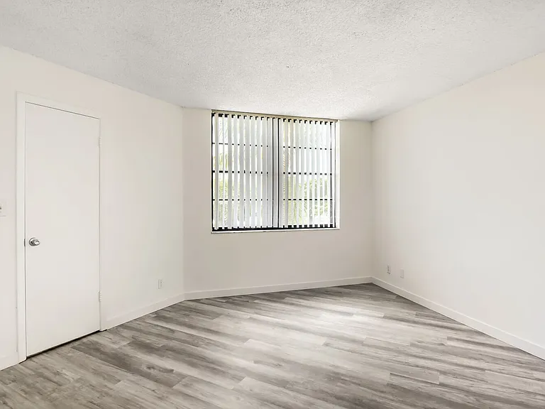 210 Lake Pointe Dr #304 — Photo 8