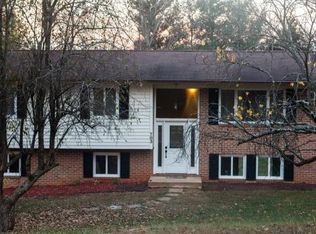 703 N Sherbrooke Cir, Mount Carmel, TN 37645