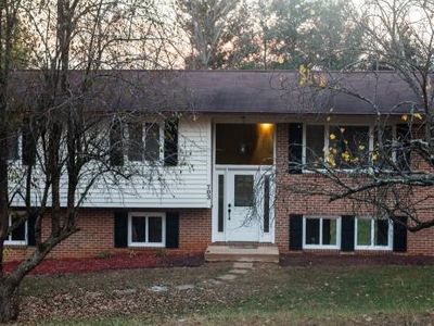 703 N Sherbrooke Cir, Mount Carmel, TN, 37645