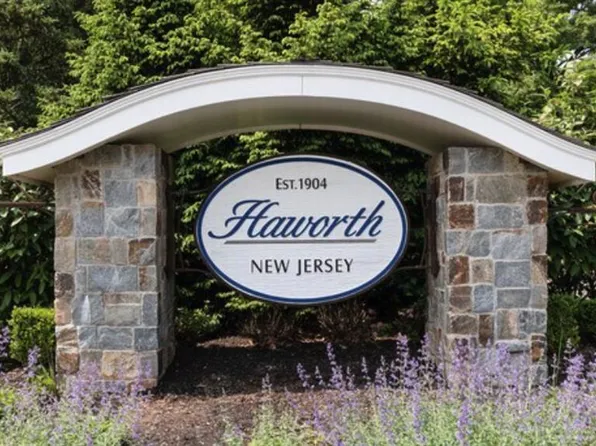 194 Garfield St, Haworth, NJ 07641