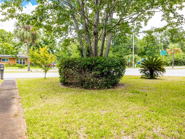 308 Hollywood Blvd SE — Photo 41