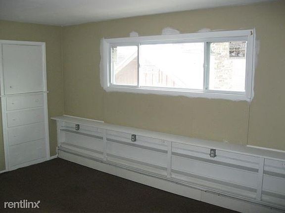 4th image of 4976 Plainfield Ave NE