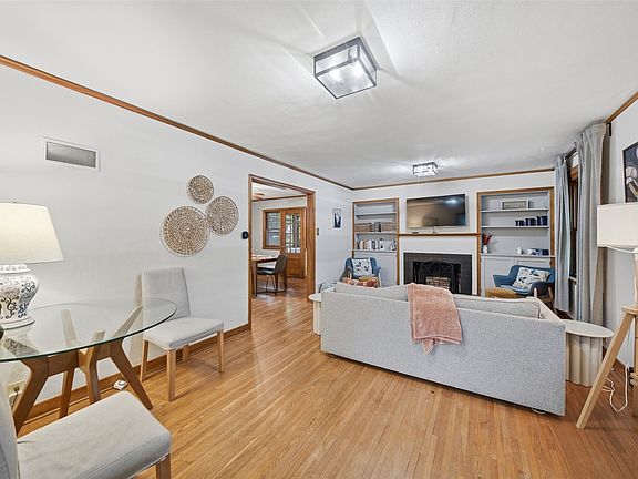 4th image of 2227 Storm St