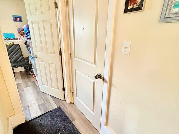 4th image of 770 Riverside Dr #4