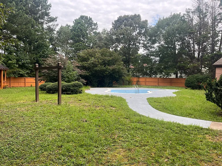 1521 Highway 74 S — Photo 16