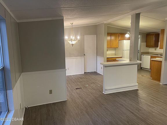 5th image of 147 W Gate Dr